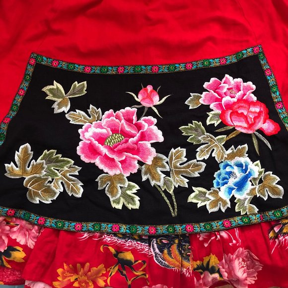 Unique Chinese Traditional Heavy-Embroidered Skirt - Picture 2 of 3
